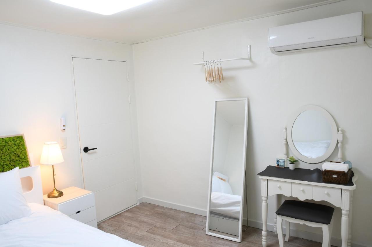 Aiola Cine Hongdae Apartment Seoul Bagian luar foto